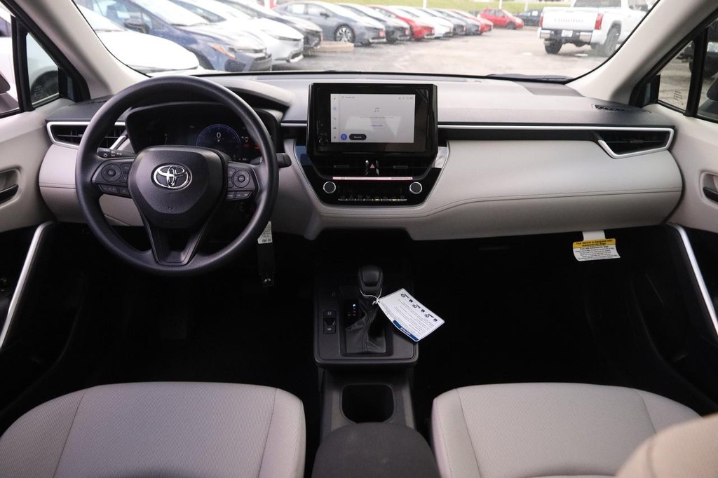 Toyota Corolla Cross Vehicle Full-screen Gallery Image 20