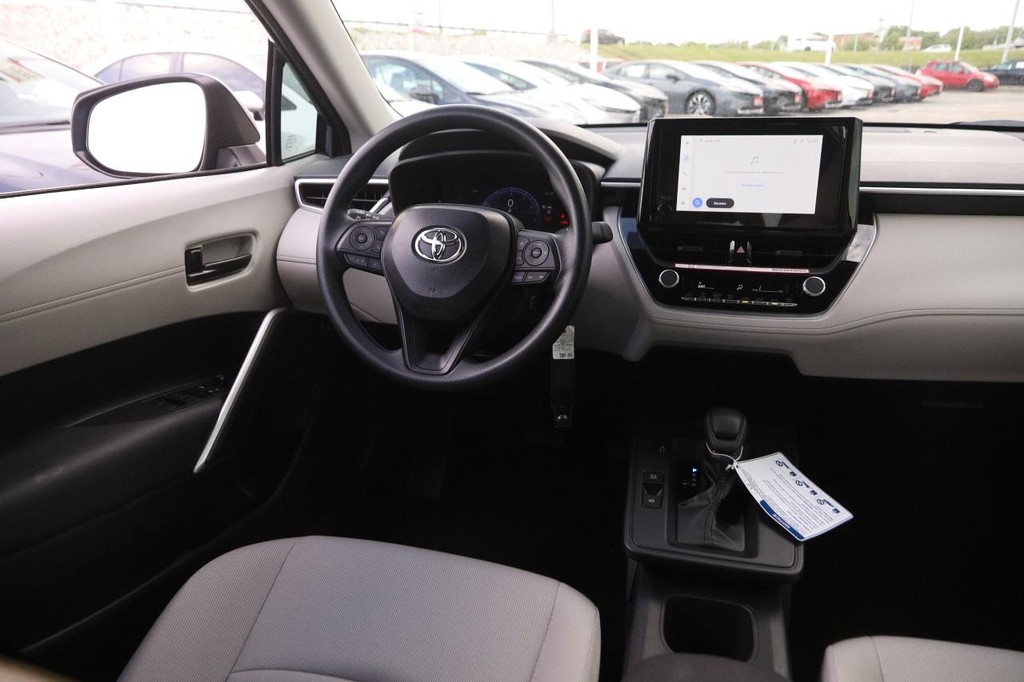 Toyota Corolla Cross Vehicle Full-screen Gallery Image 21