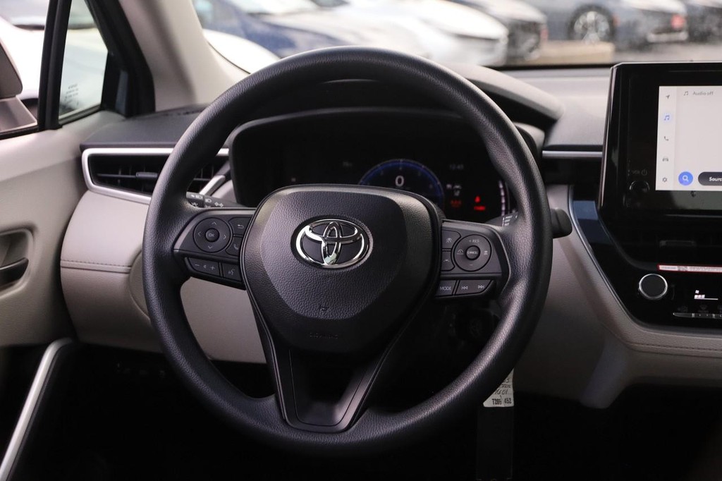 Toyota Corolla Cross Vehicle Full-screen Gallery Image 22