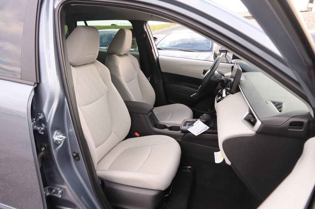 Toyota Corolla Cross Vehicle Full-screen Gallery Image 25