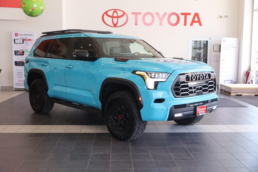 Toyota Sequoia Vehicle Full-screen Gallery Image 2