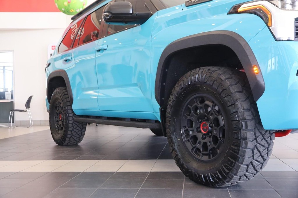 Toyota Sequoia Vehicle Full-screen Gallery Image 3