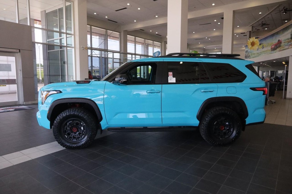 Toyota Sequoia Vehicle Full-screen Gallery Image 8