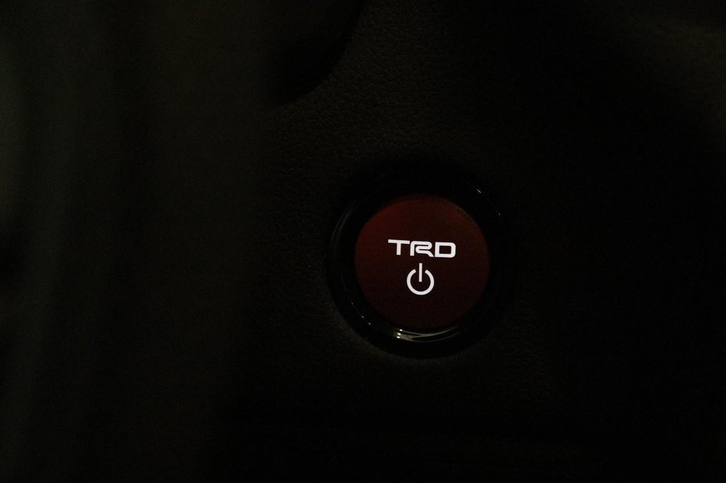 Toyota Sequoia Vehicle Full-screen Gallery Image 18
