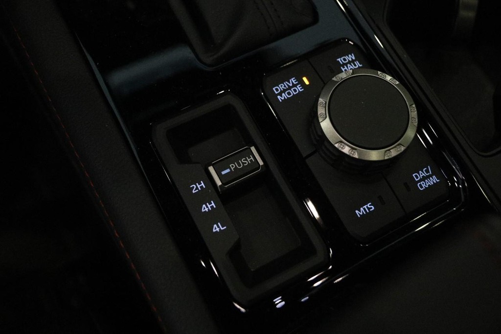 Toyota Sequoia Vehicle Full-screen Gallery Image 22