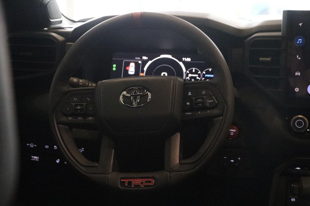 Toyota Sequoia Vehicle Full-screen Gallery Image 25