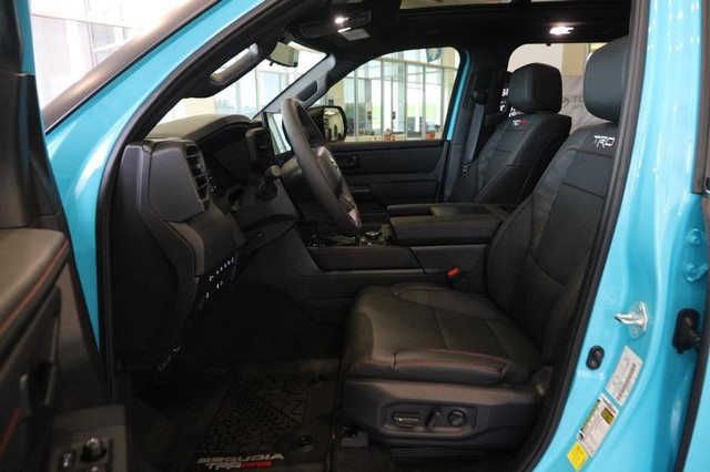 Toyota Sequoia Vehicle Image 11