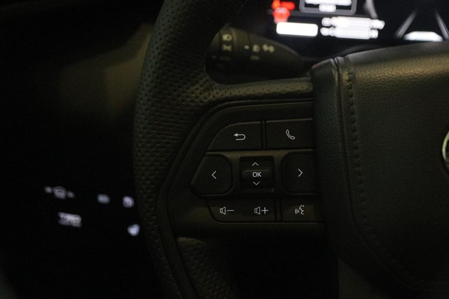 Toyota Sequoia Vehicle Image 15