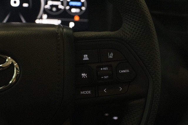 Toyota Sequoia Vehicle Image 16