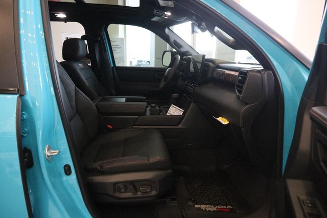 Toyota Sequoia Vehicle Image 27