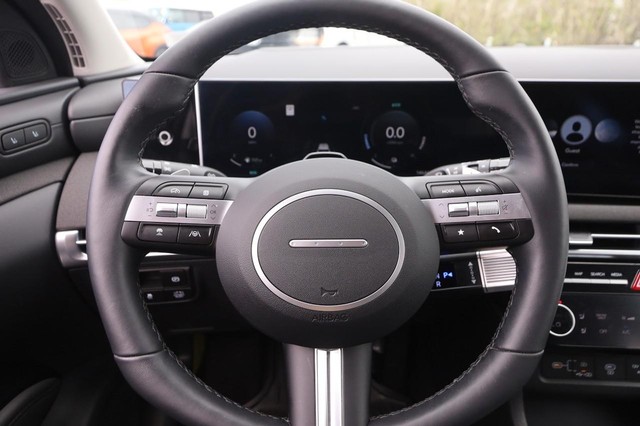Hyundai Tucson Hybrid Vehicle Image 12