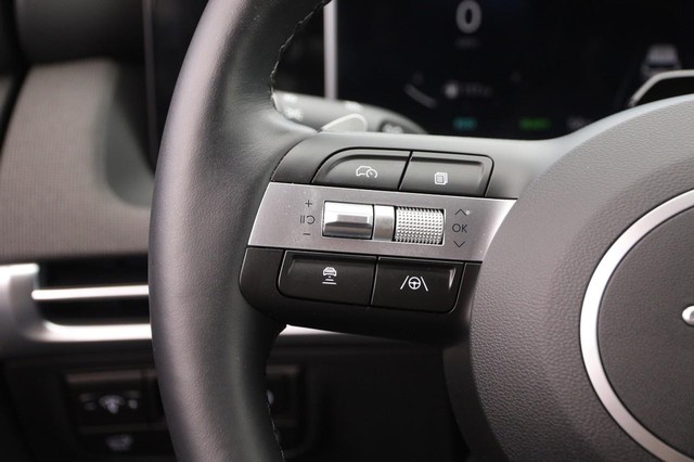 Hyundai Tucson Hybrid Vehicle Image 13