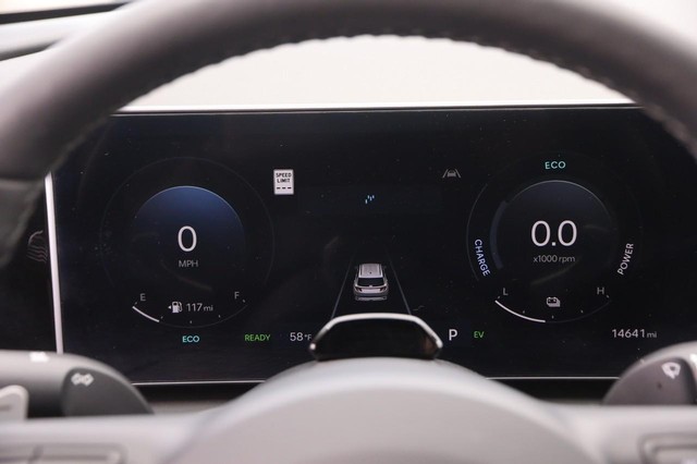 Hyundai Tucson Hybrid Vehicle Image 15