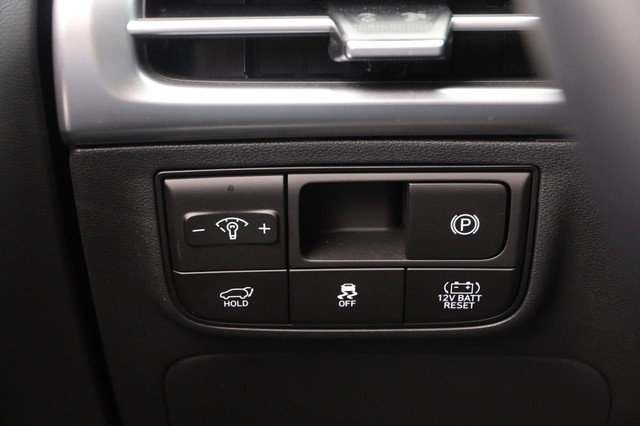 Hyundai Tucson Hybrid Vehicle Image 22