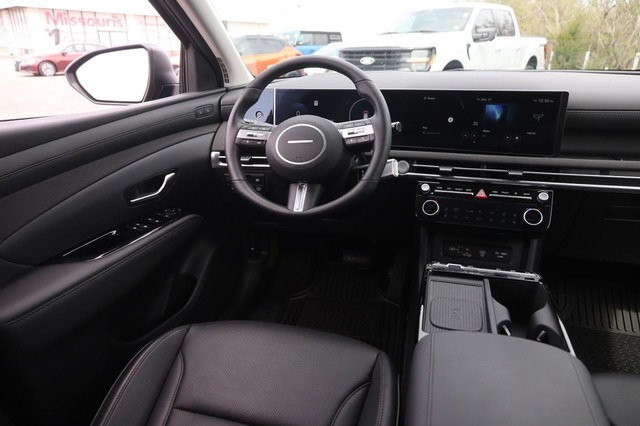 Hyundai Tucson Hybrid Vehicle Image 24