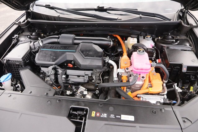 Hyundai Tucson Hybrid Vehicle Image 29