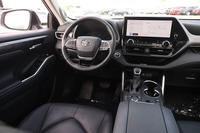 Toyota Highlander Vehicle Image 25