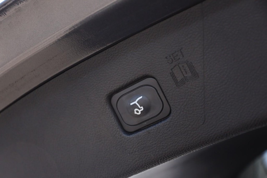 Ford Edge Vehicle Full-screen Gallery Image 08
