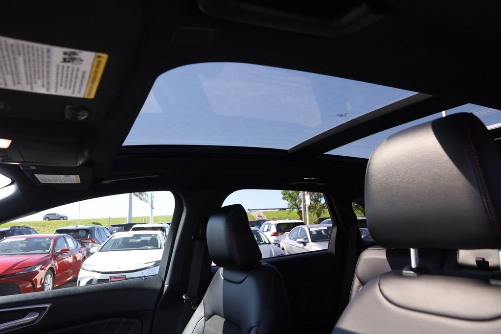 Ford Edge Vehicle Full-screen Gallery Image 09