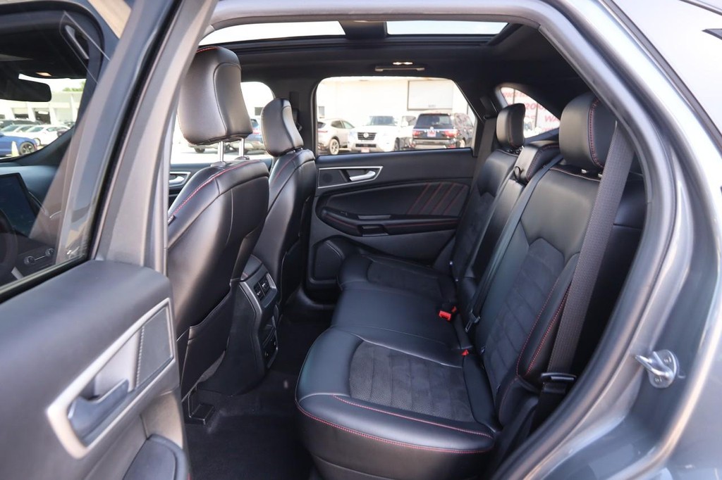 Ford Edge Vehicle Full-screen Gallery Image 11