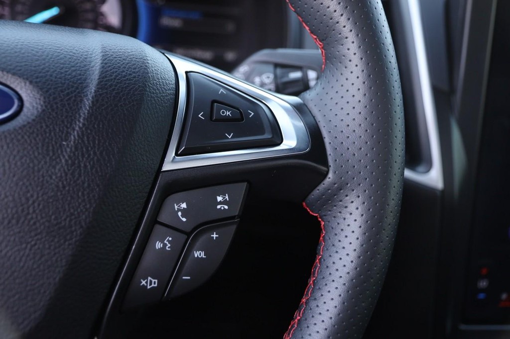 Ford Edge Vehicle Full-screen Gallery Image 14