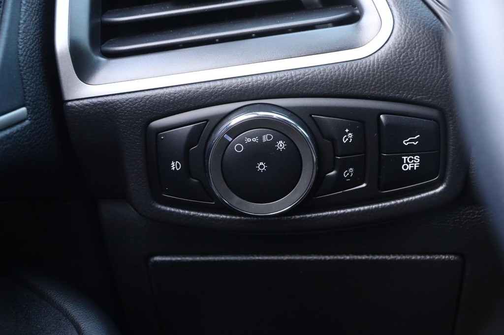 Ford Edge Vehicle Full-screen Gallery Image 21