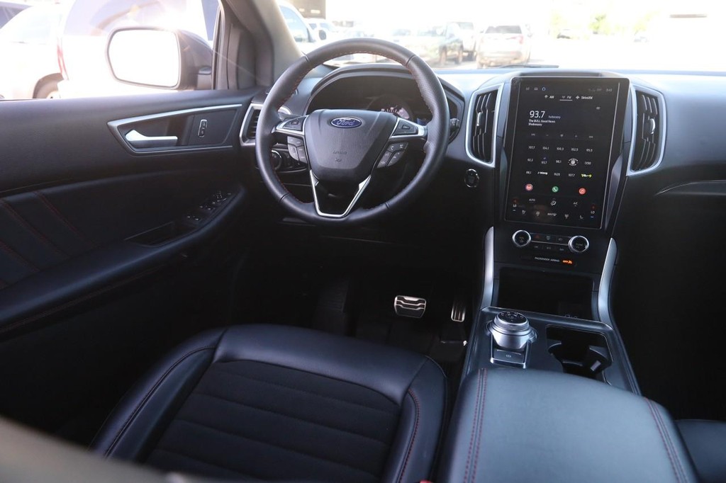 Ford Edge Vehicle Full-screen Gallery Image 23