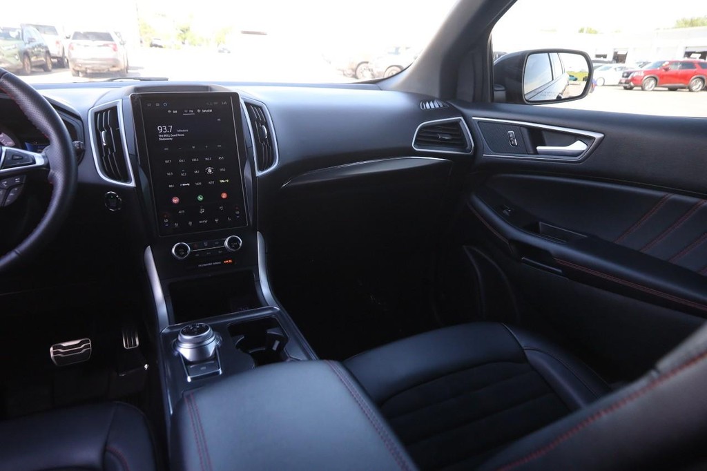 Ford Edge Vehicle Full-screen Gallery Image 26