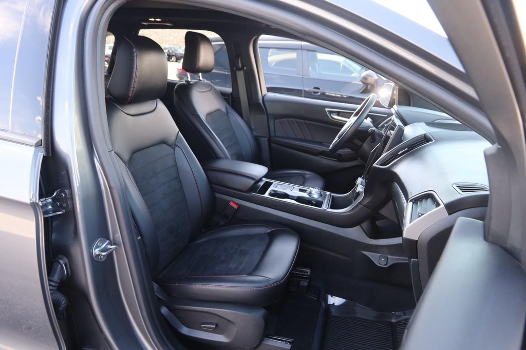 Ford Edge Vehicle Full-screen Gallery Image 27
