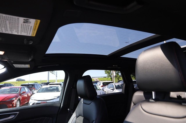 Ford Edge Vehicle Image 09