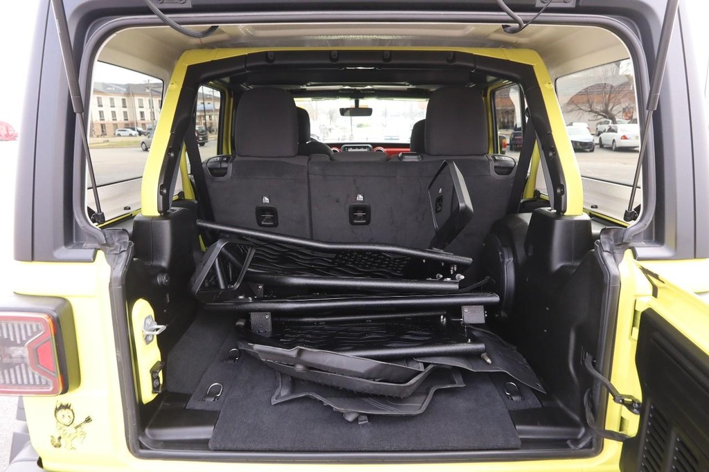 Jeep Wrangler Vehicle Full-screen Gallery Image 8