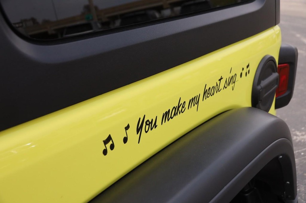 Jeep Wrangler Vehicle Full-screen Gallery Image 9