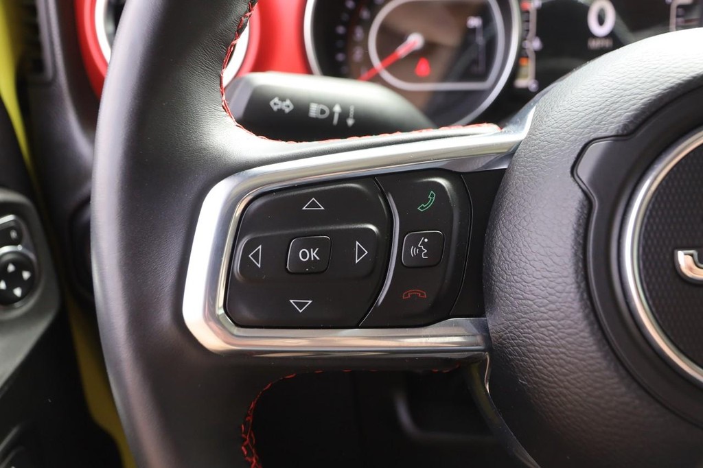 Jeep Wrangler Vehicle Full-screen Gallery Image 14