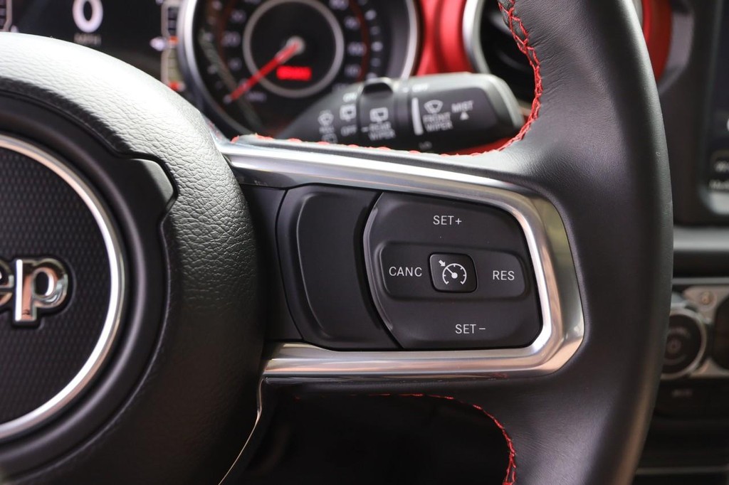 Jeep Wrangler Vehicle Full-screen Gallery Image 15
