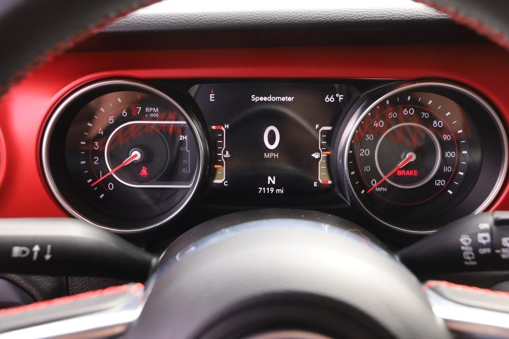 Jeep Wrangler Vehicle Full-screen Gallery Image 16