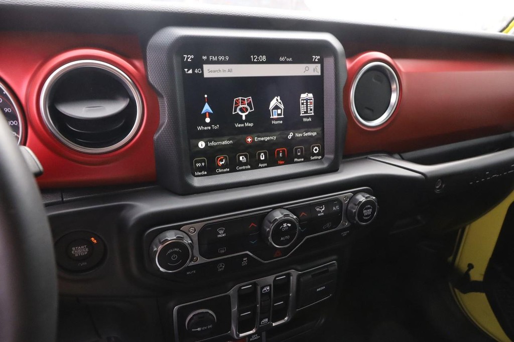 Jeep Wrangler Vehicle Full-screen Gallery Image 18