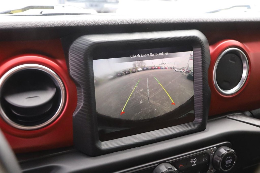 Jeep Wrangler Vehicle Full-screen Gallery Image 19