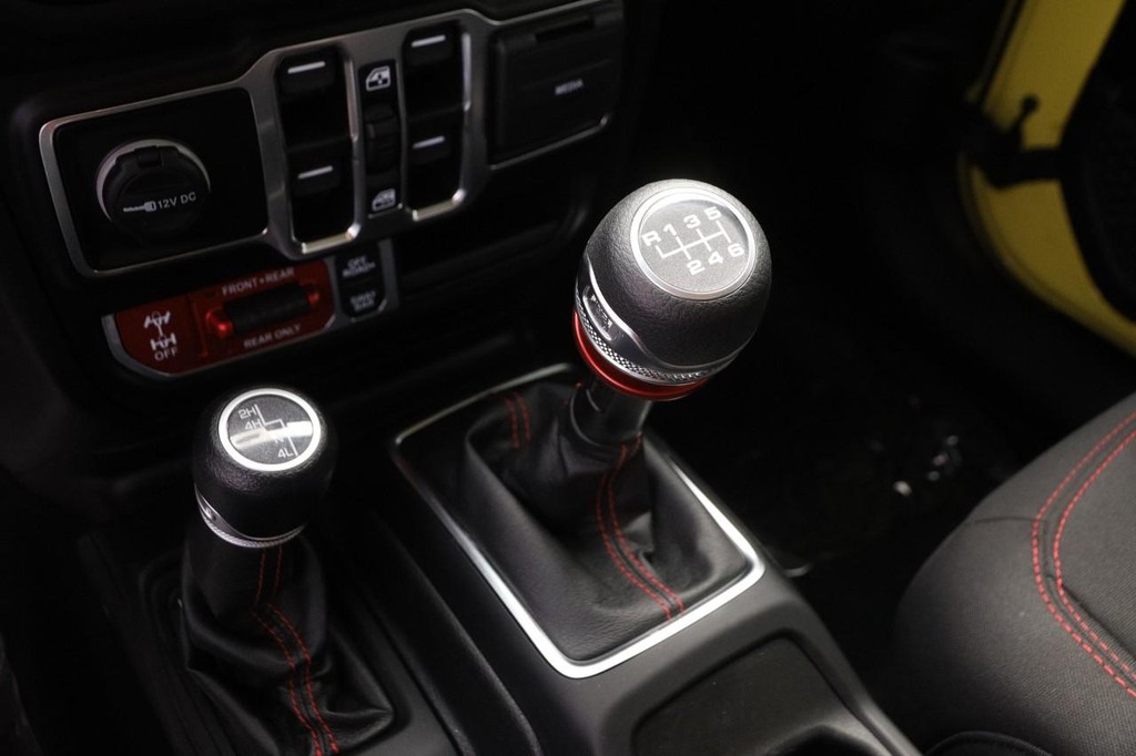 Jeep Wrangler Vehicle Full-screen Gallery Image 23