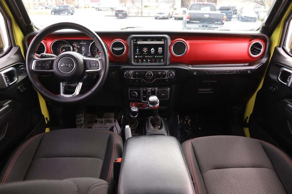 Jeep Wrangler Vehicle Full-screen Gallery Image 25