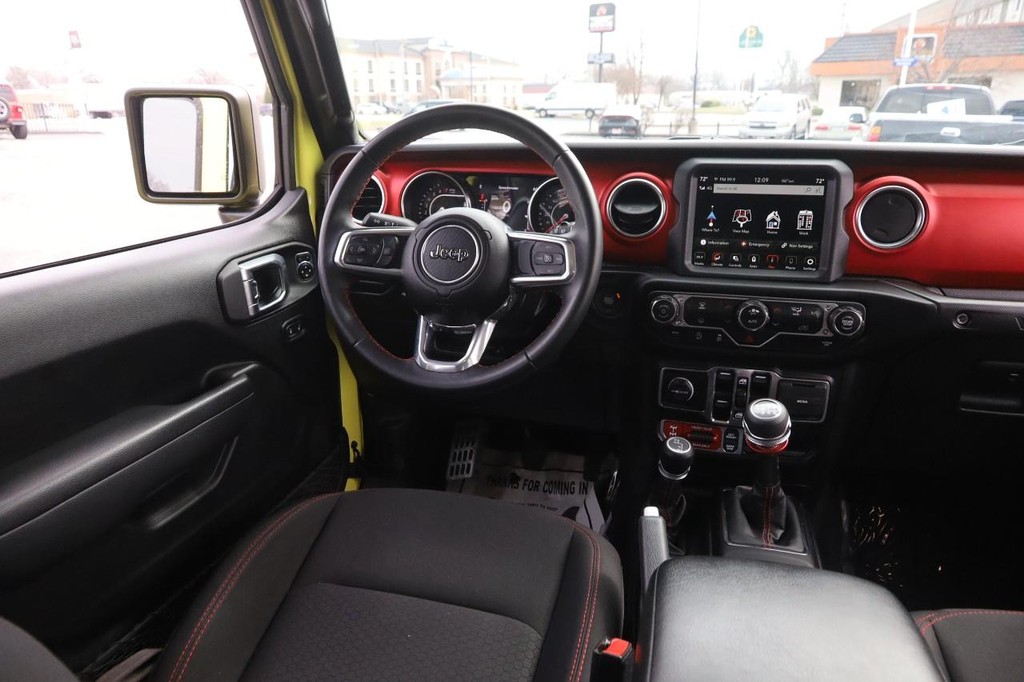Jeep Wrangler Vehicle Full-screen Gallery Image 26