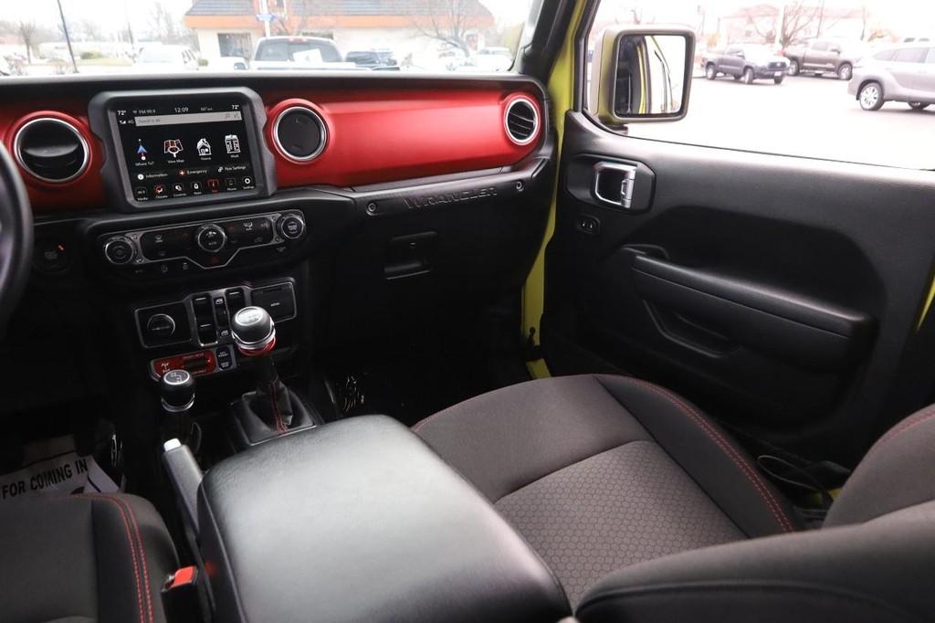 Jeep Wrangler Vehicle Full-screen Gallery Image 29
