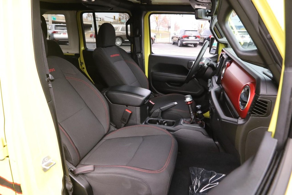 Jeep Wrangler Vehicle Full-screen Gallery Image 30