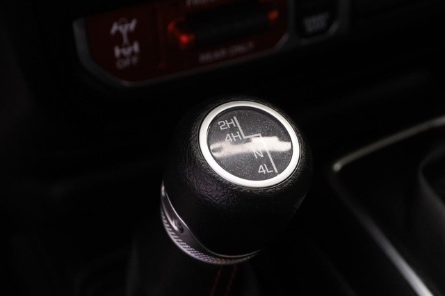 Jeep Wrangler Vehicle Image 24