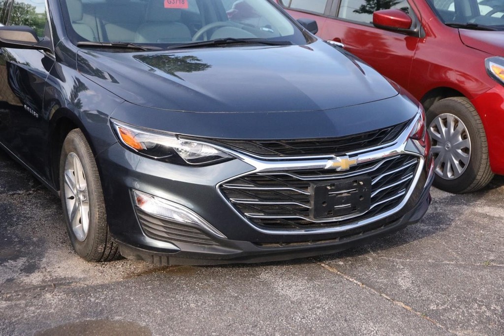 Chevrolet Malibu Vehicle Full-screen Gallery Image 02