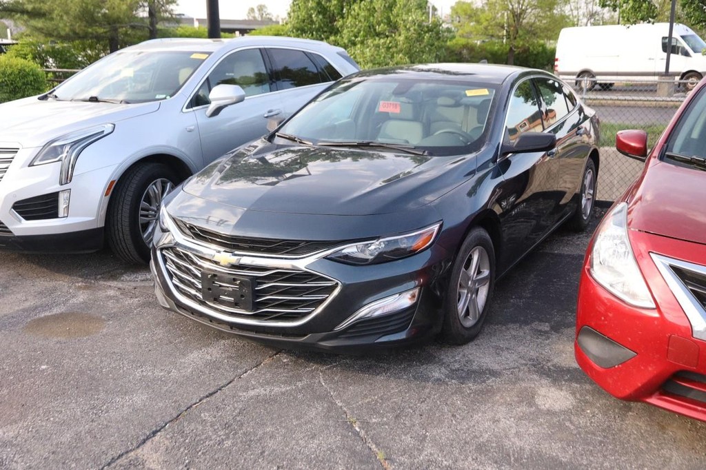 Chevrolet Malibu Vehicle Full-screen Gallery Image 04