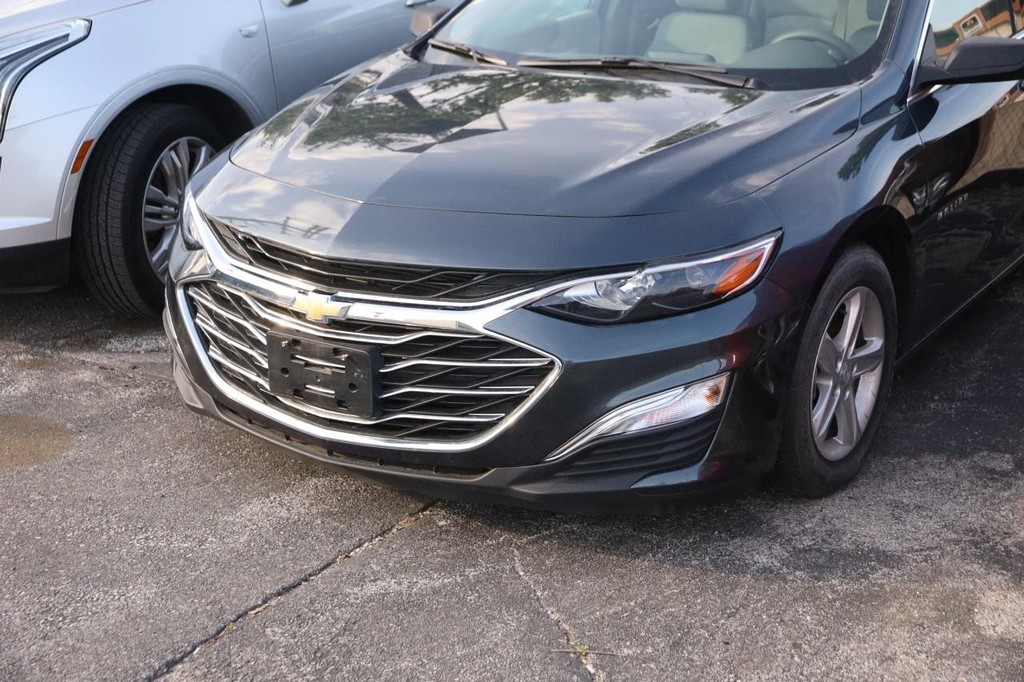 Chevrolet Malibu Vehicle Full-screen Gallery Image 05