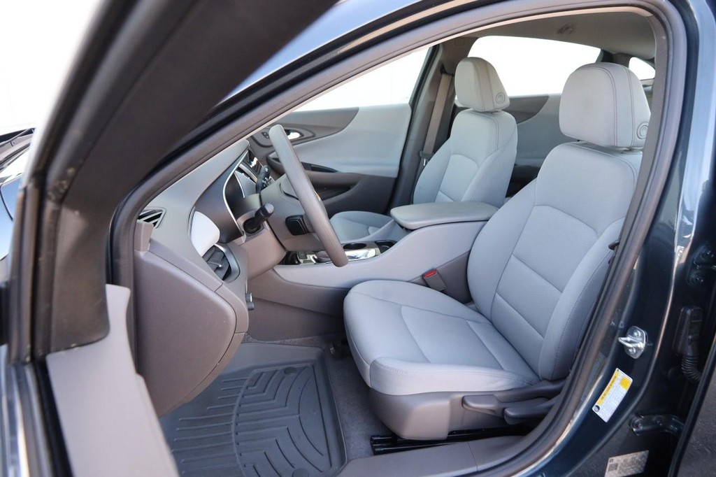 Chevrolet Malibu Vehicle Full-screen Gallery Image 8
