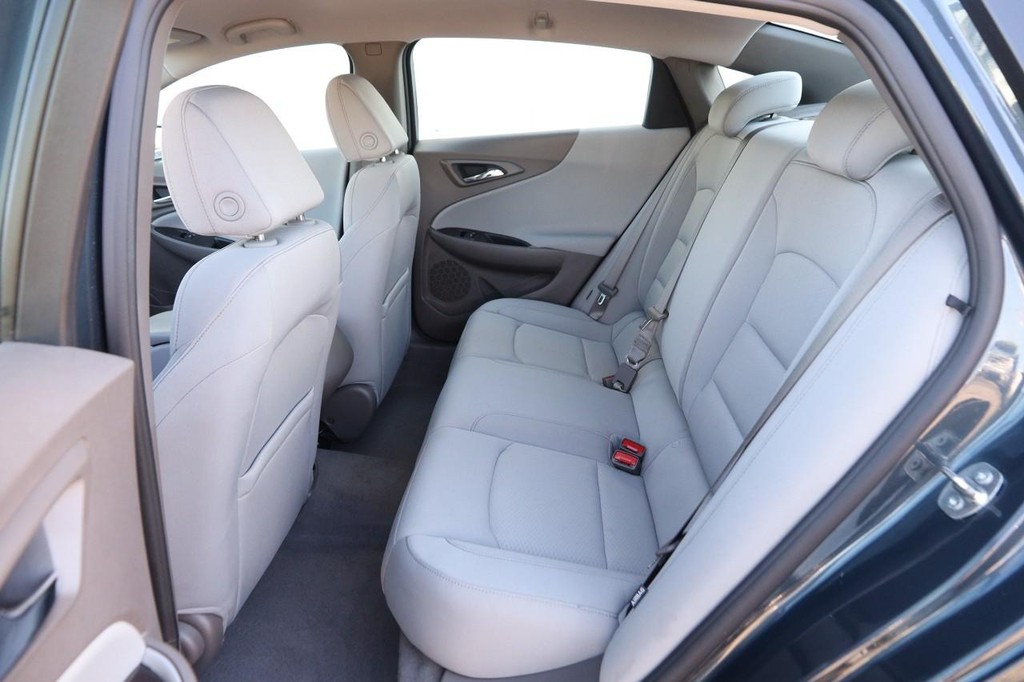 Chevrolet Malibu Vehicle Full-screen Gallery Image 9
