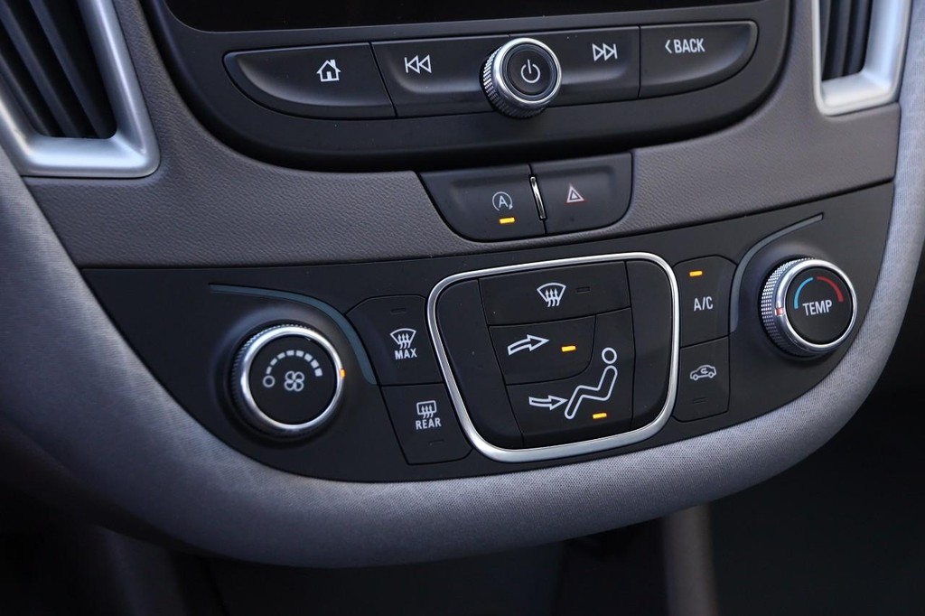 Chevrolet Malibu Vehicle Full-screen Gallery Image 18