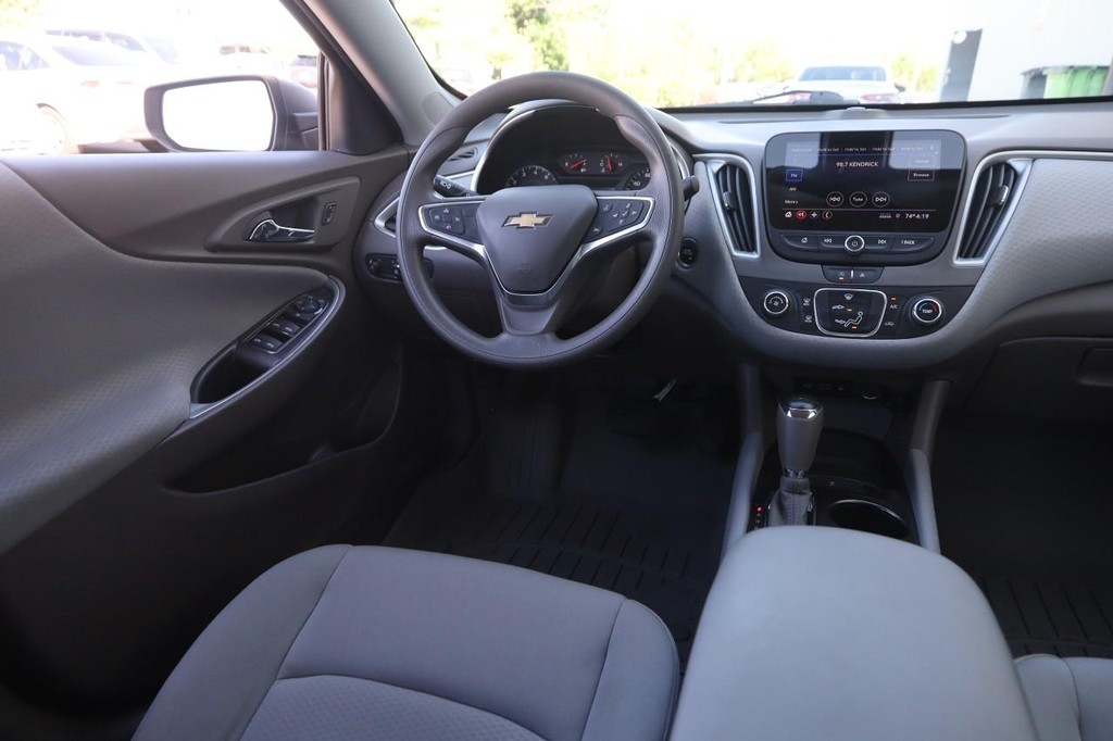Chevrolet Malibu Vehicle Full-screen Gallery Image 21